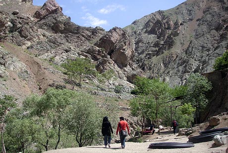 Trekking in Darakeh